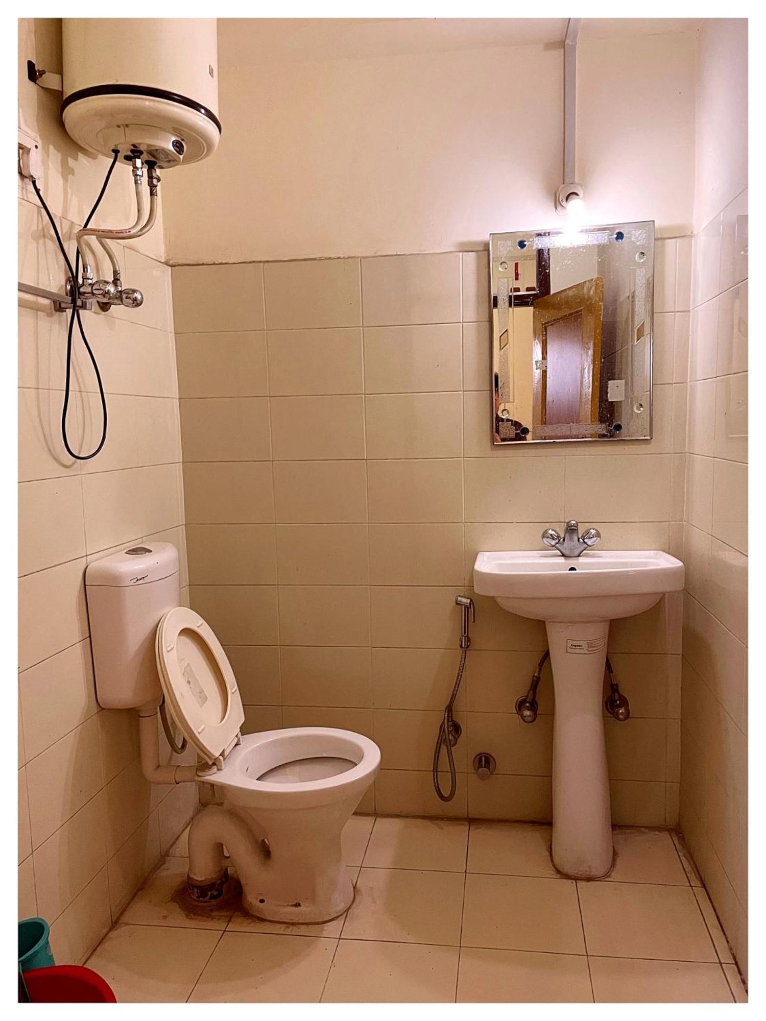 Hotel Premium Travellers # Inn Near Temple - Fully Air Conditioning Hotel - Hygiene And Spacious Room - A Top Rated Luxuary Hotel Merces Exterior photo