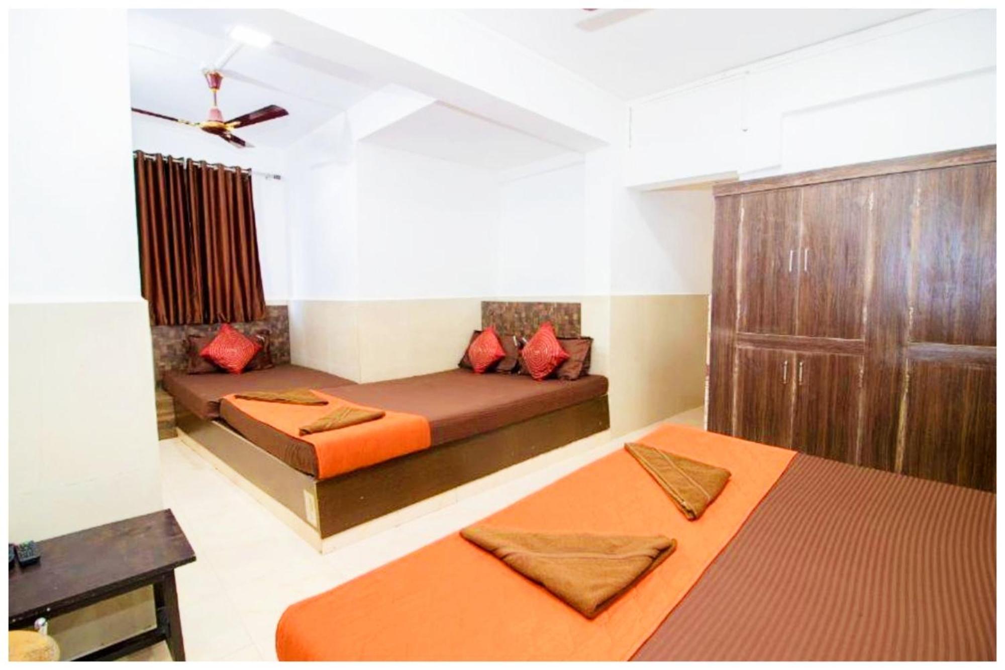 Hotel Premium Travellers # Inn Near Temple - Fully Air Conditioning Hotel - Hygiene And Spacious Room - A Top Rated Luxuary Hotel Merces Exterior photo