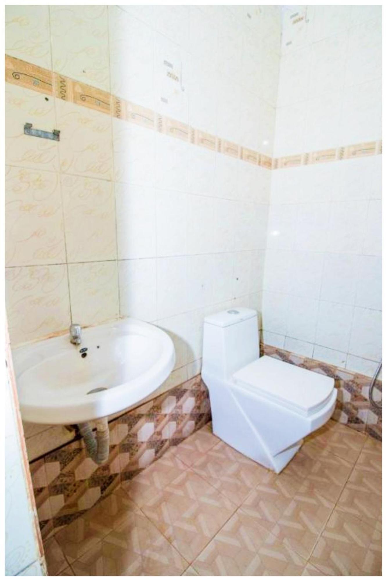 Hotel Premium Travellers # Inn Near Temple - Fully Air Conditioning Hotel - Hygiene And Spacious Room - A Top Rated Luxuary Hotel Merces Exterior photo