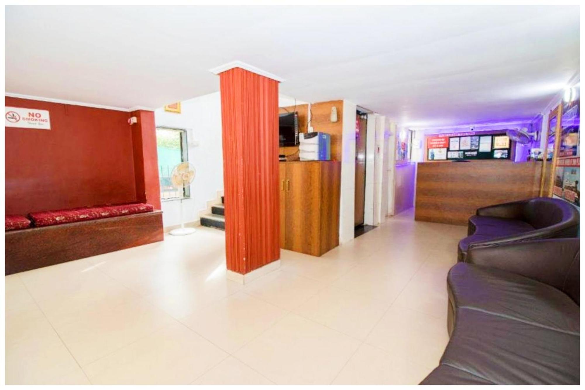 Hotel Premium Travellers # Inn Near Temple - Fully Air Conditioning Hotel - Hygiene And Spacious Room - A Top Rated Luxuary Hotel Merces Exterior photo