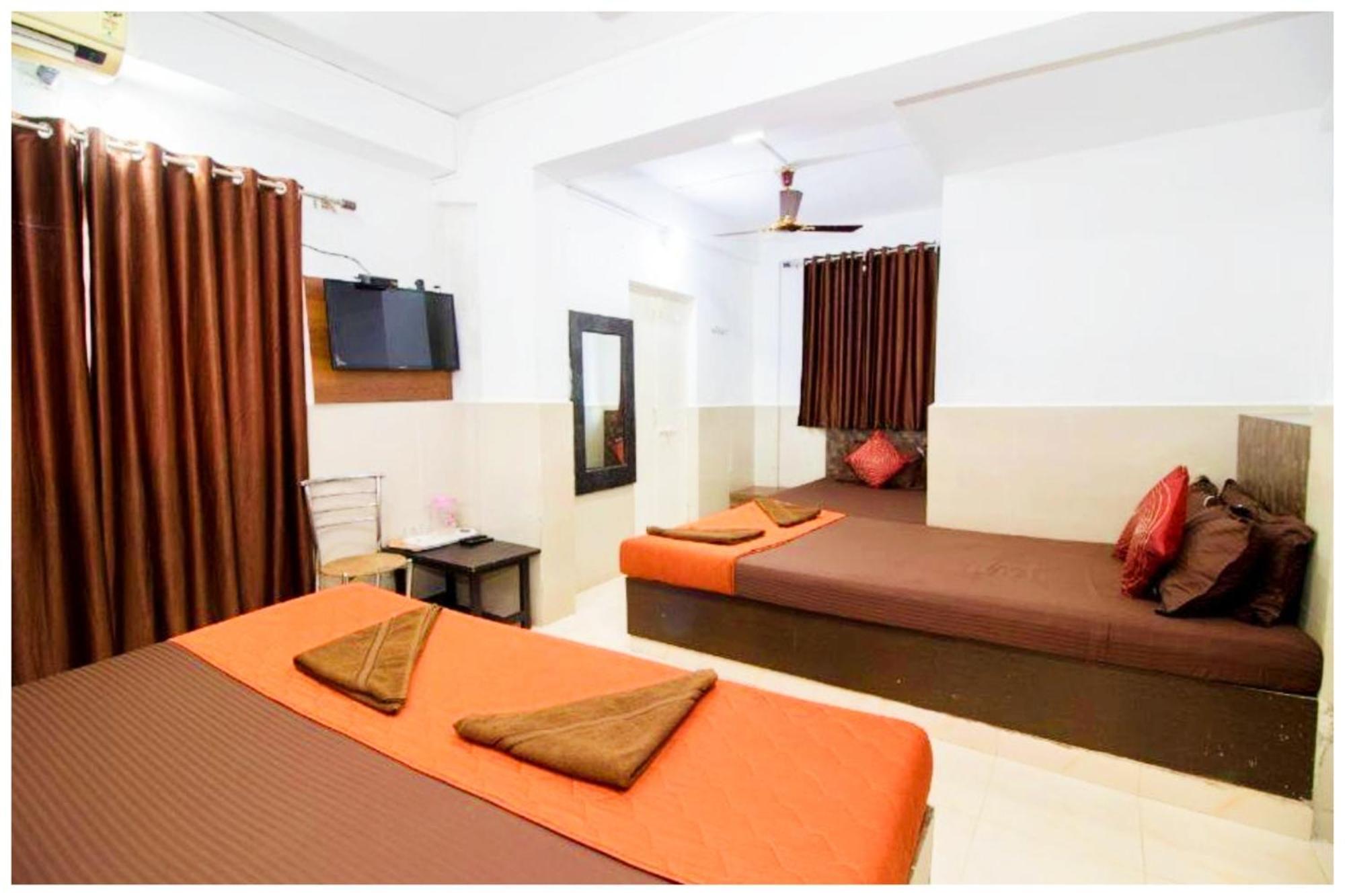 Hotel Premium Travellers # Inn Near Temple - Fully Air Conditioning Hotel - Hygiene And Spacious Room - A Top Rated Luxuary Hotel Merces Exterior photo