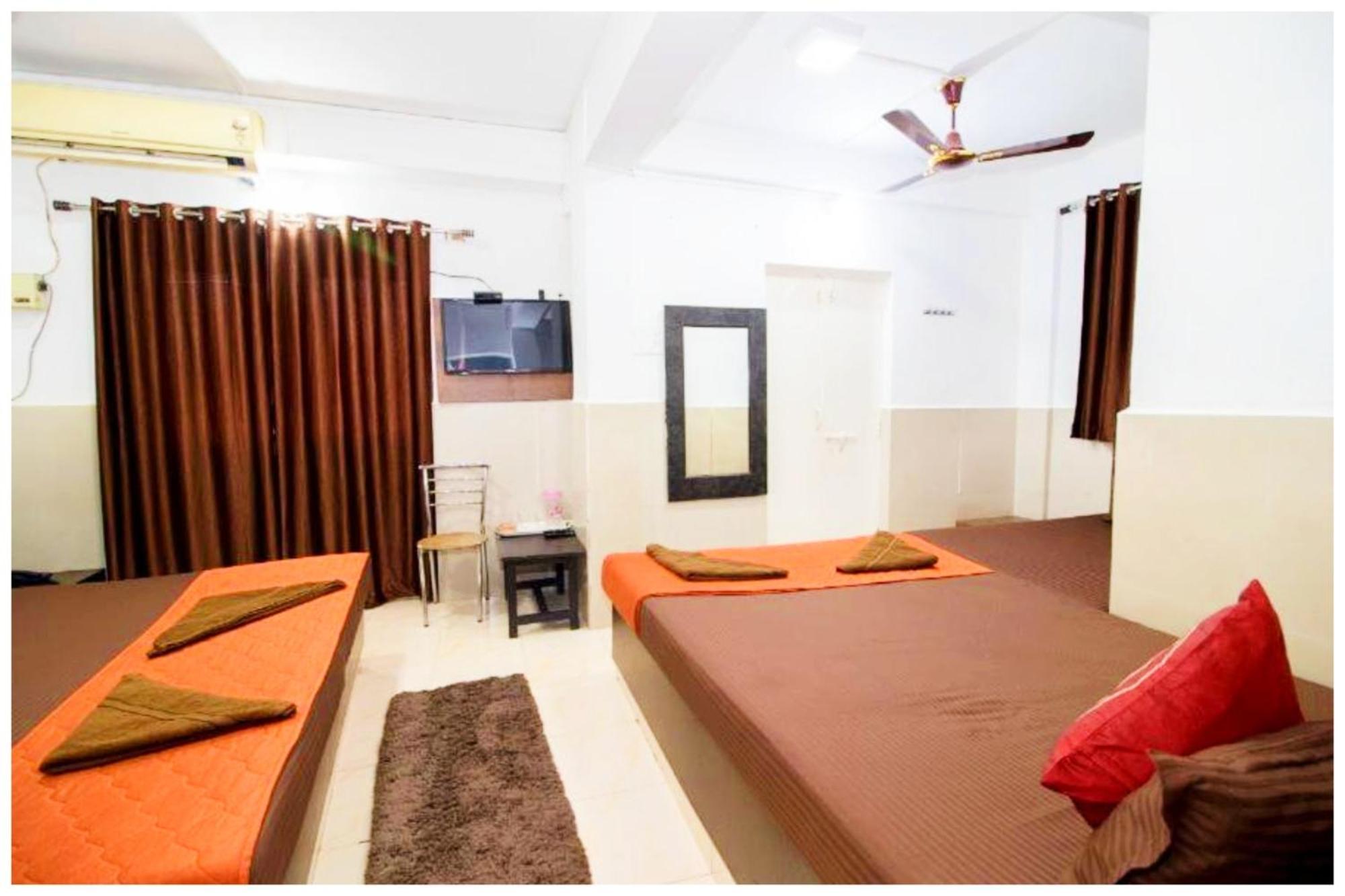 Hotel Premium Travellers # Inn Near Temple - Fully Air Conditioning Hotel - Hygiene And Spacious Room - A Top Rated Luxuary Hotel Merces Exterior photo